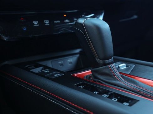 New 2025 Nissan Kicks SR image 31