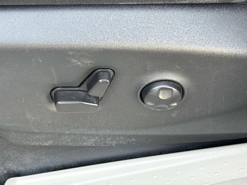 Used 2022 Chrysler Pacifica Touring-L image 21