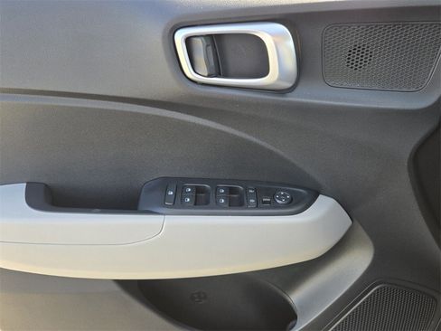 Certified 2025 Hyundai Venue SEL image 31