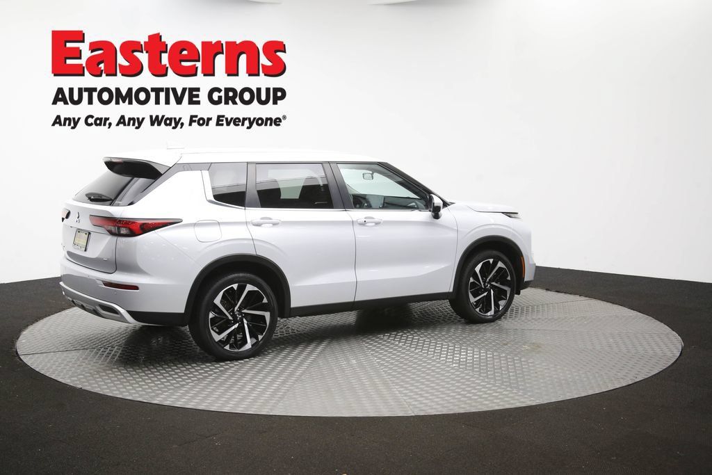 Used 2024 Mitsubishi Outlander SE AWD/4WD image 45