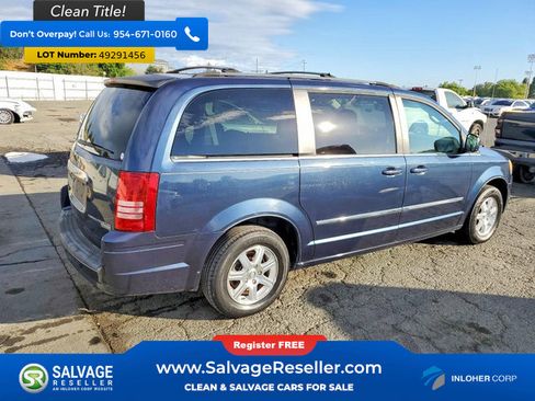 Used 2009 Chrysler Town & Country Touring FWD image 4