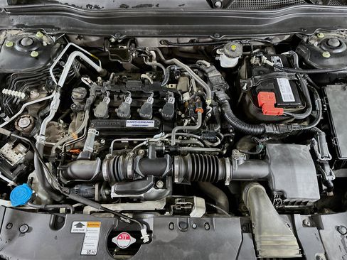 Used 2018 Honda Accord Touring image 32