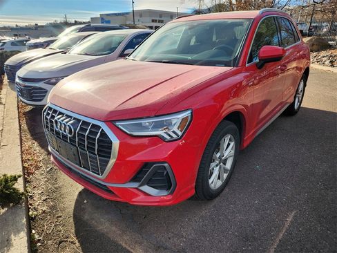 Used 2024 Audi Q3 2.0T Premium image 2