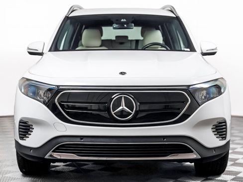 Certified 2023 Mercedes-Benz EQB 300 4MATIC w/ Exclusive Package image 10