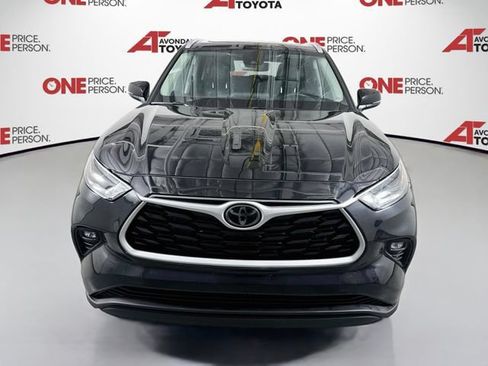 Certified 2025 Toyota Highlander XLE FWD image 3