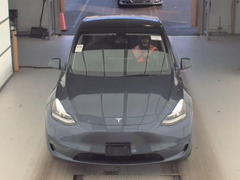 Used 2023 Tesla Model Y Long Range AWD/4WD image 3