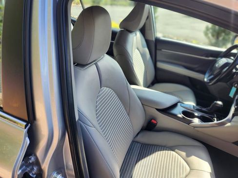 Used 2024 Toyota Camry SE image 12