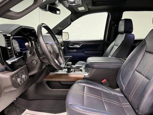 Used 2023 Chevrolet Silverado 1500 High Country w/ High Country Premium Package AWD/4WD image 18