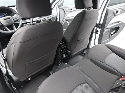 Used 2025 Jeep Compass Sport image 19