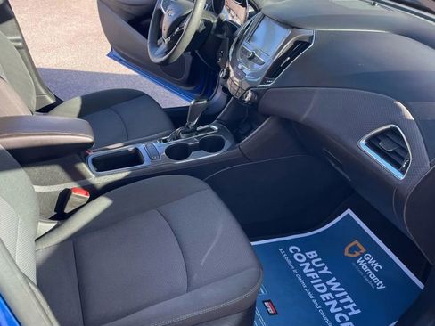 Used 2018 Chevrolet Cruze LT w/ Convenience Package image 10