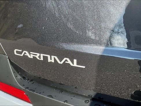 New 2026 Kia Carnival EX image 8