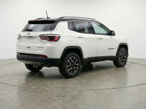 Used 2025 Jeep Compass Trailhawk AWD/4WD image 9
