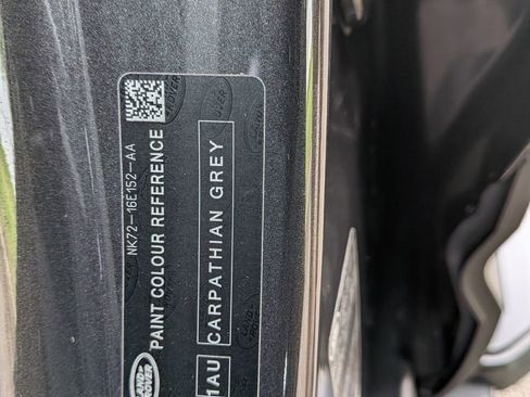 Used 2024 Land Rover Defender 110 SE AWD/4WD image 32