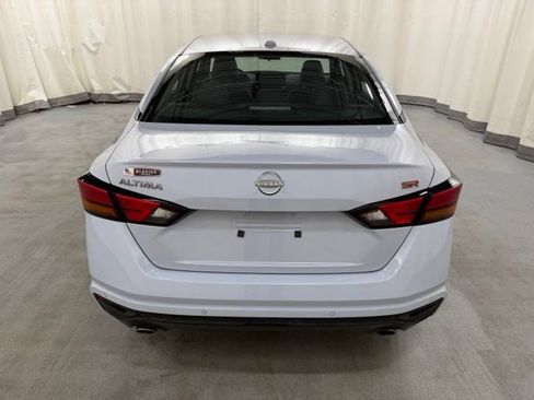 Used 2024 Nissan Altima 2.5 SR w/ SR Premium Package FWD image 7