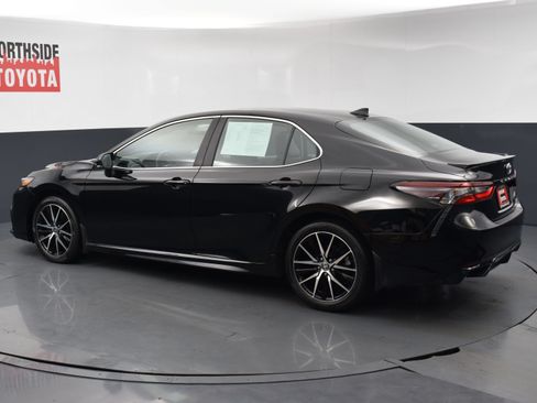 Used 2023 Toyota Camry SE w/ Cold Weather Package FWD image 2
