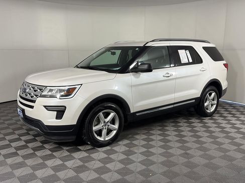 Used 2018 Ford Explorer XLT image 1