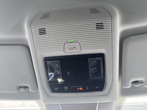 New 2025 Volkswagen Tiguan SE image 26