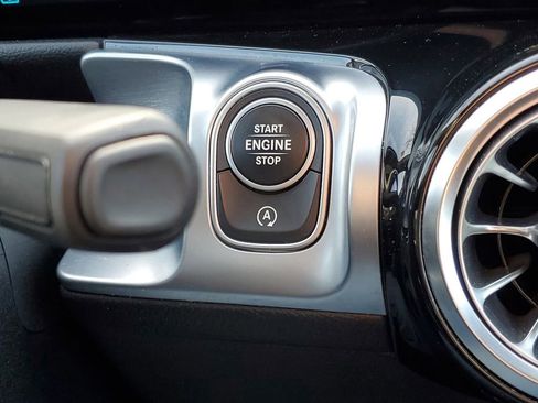 Used 2021 Mercedes-Benz GLB 250 4MATIC image 14