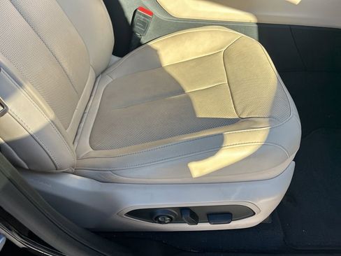 Used 2023 Jeep Grand Cherokee Limited w/ Luxury Tech Group II image 40