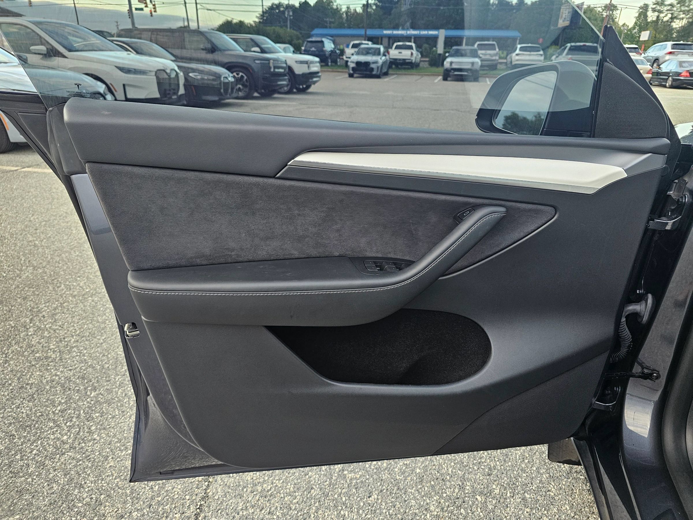 Used 2023 Tesla Model Y Performance AWD/4WD image 13