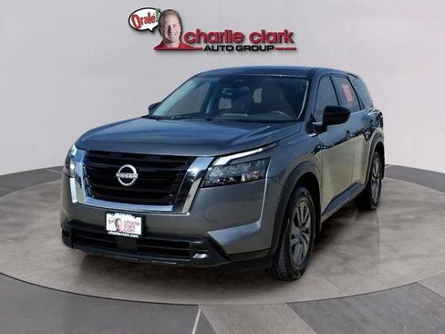 Certified 2025 Nissan Pathfinder S FWD image 1