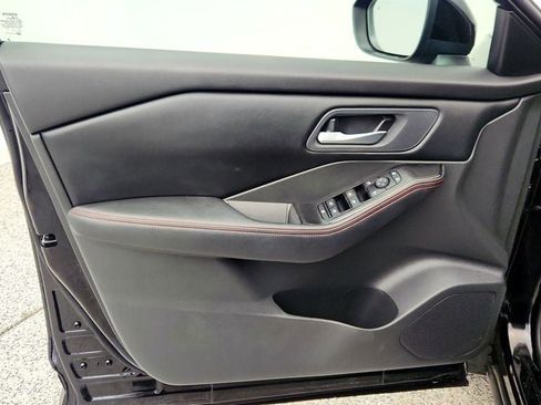 Used 2025 Nissan Rogue SV image 10