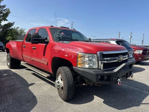 Used 2011 Chevrolet Silverado 3500 LT w/ Interior Plus Package AWD/4WD image 12