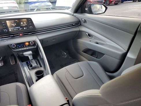 Certified 2025 Hyundai Elantra Sport image 23