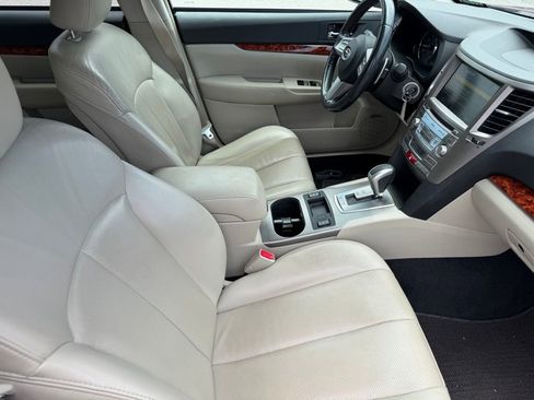 Used 2011 Subaru Outback 3.6R Limited AWD/4WD image 16