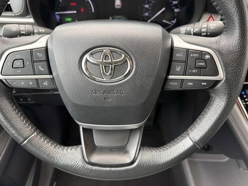 Certified 2024 Toyota Sienna XLE FWD image 21