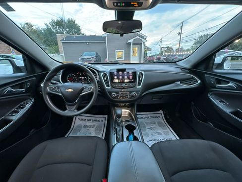 Used 2021 Chevrolet Malibu LT image 25