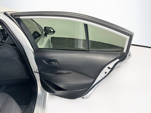 Used 2022 Toyota Corolla LE FWD image 29