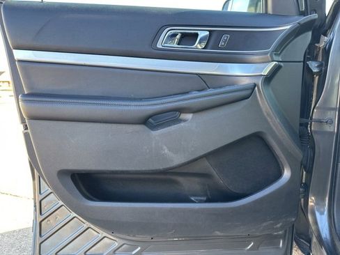 Used 2016 Ford Explorer XLT w/ Equipment Group 202A image 13