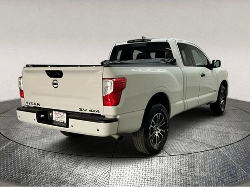 Used 2022 Nissan Titan SV image 8