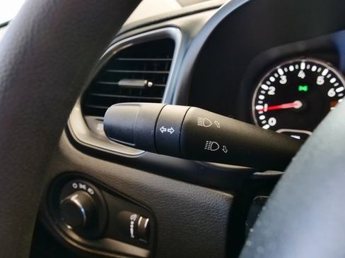 Used 2023 Jeep Renegade Latitude image 27