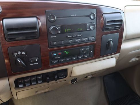 Used 2005 Ford F250 Lariat AWD/4WD image 15