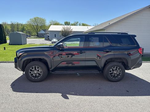Used 2025 Toyota 4Runner SR5 AWD/4WD image 6