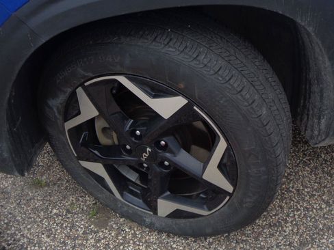 Used 2025 Kia Seltos S AWD/4WD image 19