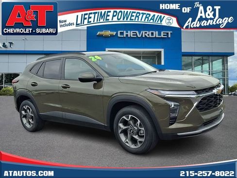 Used 2024 Chevrolet Trax LT w/ Driver Confidence Package FWD image 1