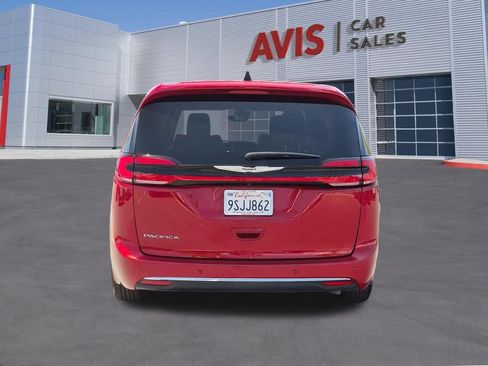 Used 2025 Chrysler Pacifica Select FWD image 7