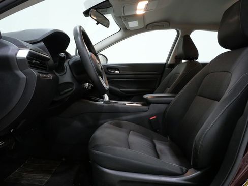 Used 2024 Nissan Altima 2.5 SV image 11