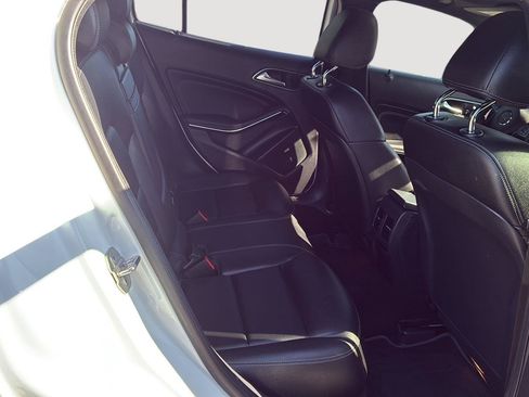 Used 2019 Mercedes-Benz GLA 250 4MATIC image 16