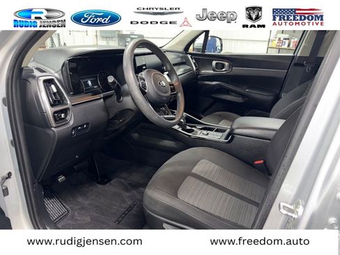 Used 2021 Kia Sorento LX FWD image 9