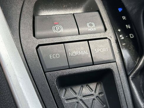 Used 2023 Toyota RAV4 LE FWD image 15