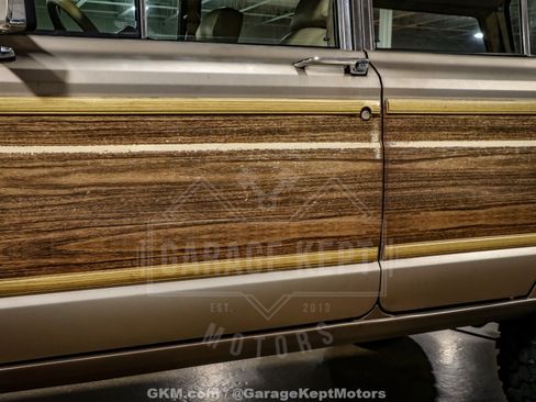 Used 1988 Jeep Grand Wagoneer AWD/4WD image 32