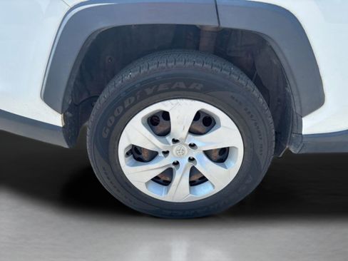 Used 2019 Toyota RAV4 LE FWD image 41