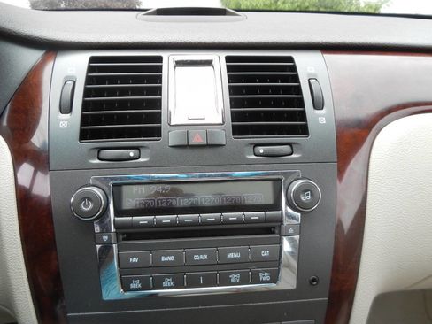 Used 2007 Cadillac DTS Luxury II FWD image 40