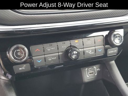 Used 2023 Jeep Compass Trailhawk w/ Trailhawk Convenience Group AWD/4WD image 17