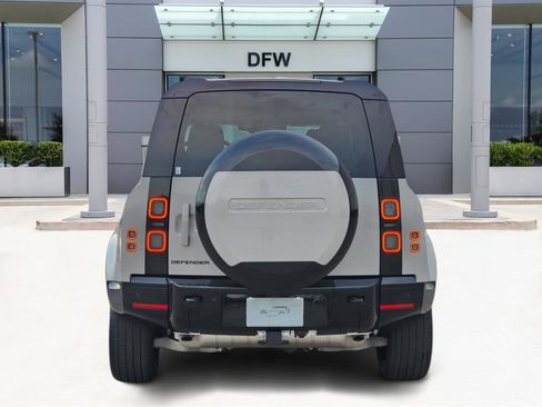 New 2026 Land Rover Defender 110 X-Dynamic SE image 6