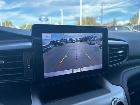 Used 2022 Ford Explorer 4WD w/ Class IV Trailer Tow Package image 32